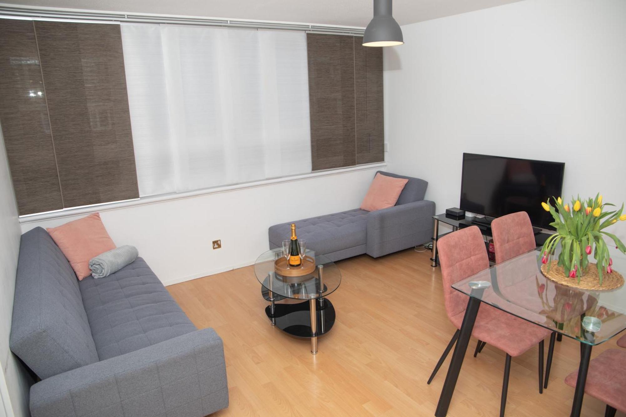 לונדון Bright And Spacious One Bedroom Apparment, Free Parking מראה חיצוני תמונה