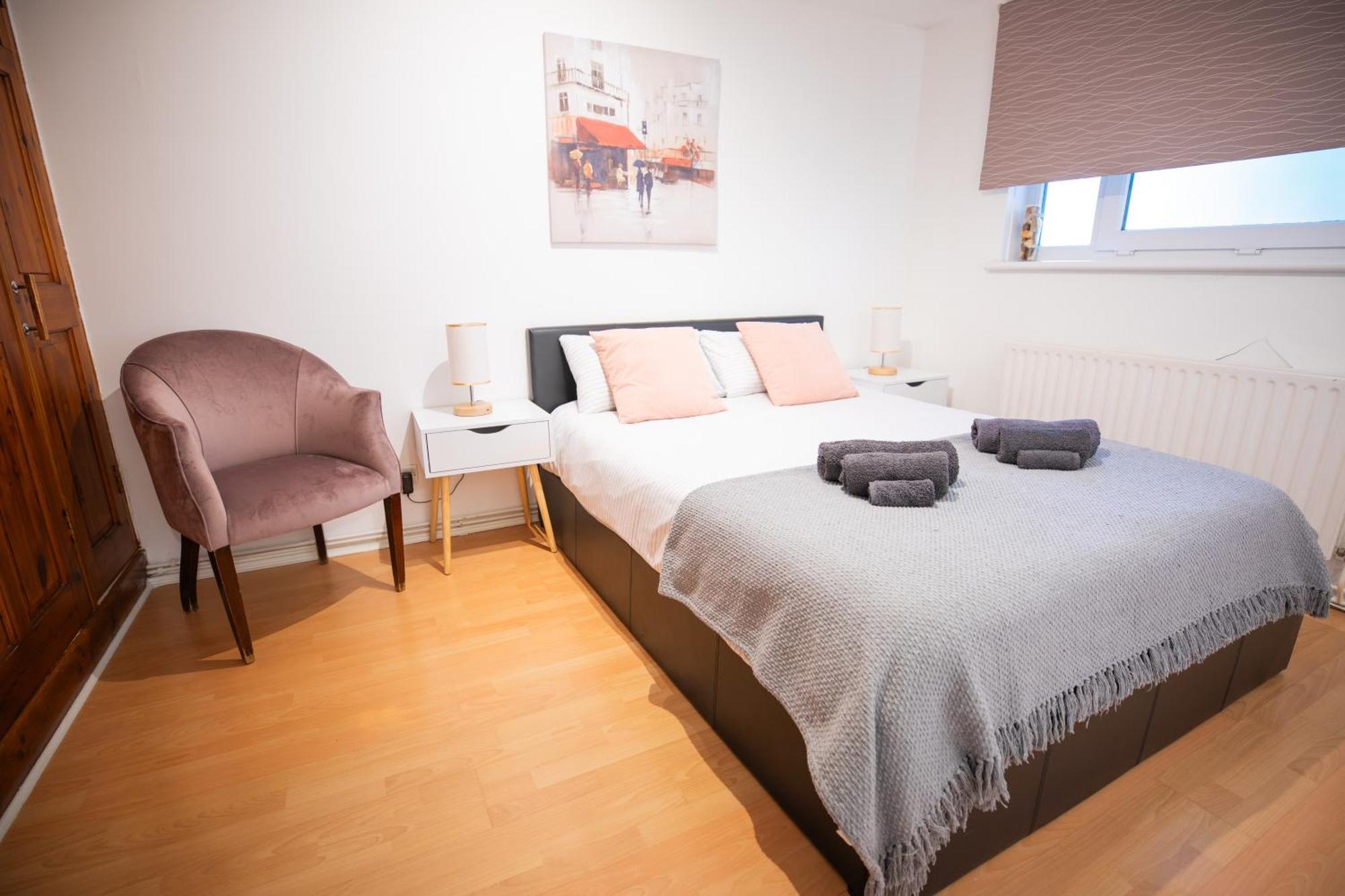 לונדון Bright And Spacious One Bedroom Apparment, Free Parking מראה חיצוני תמונה