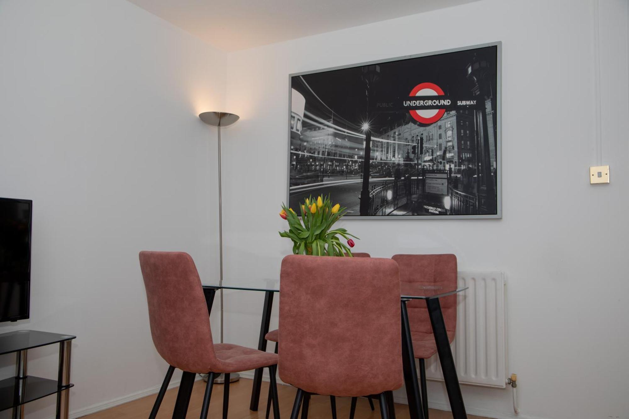 לונדון Bright And Spacious One Bedroom Apparment, Free Parking מראה חיצוני תמונה