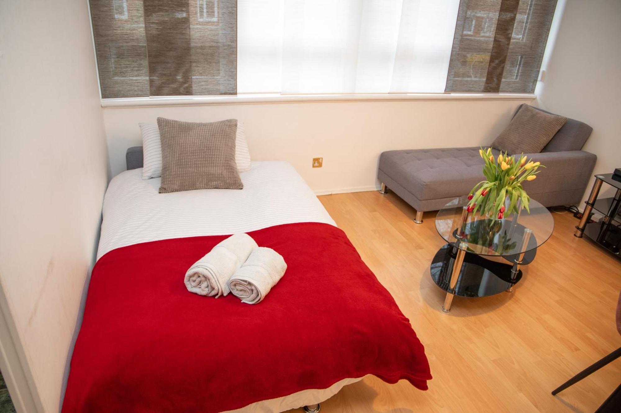 לונדון Bright And Spacious One Bedroom Apparment, Free Parking מראה חיצוני תמונה