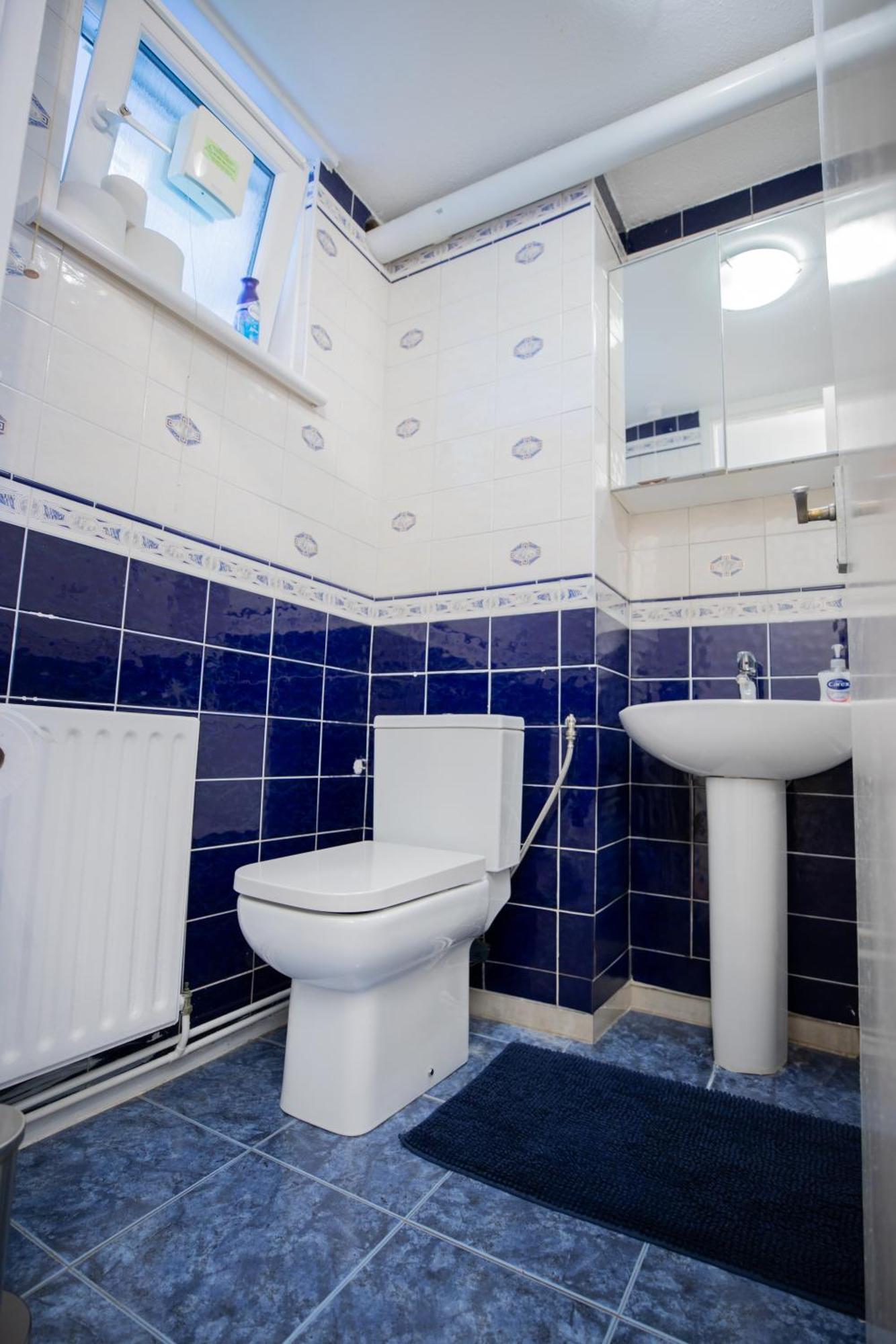 לונדון Bright And Spacious One Bedroom Apparment, Free Parking מראה חיצוני תמונה
