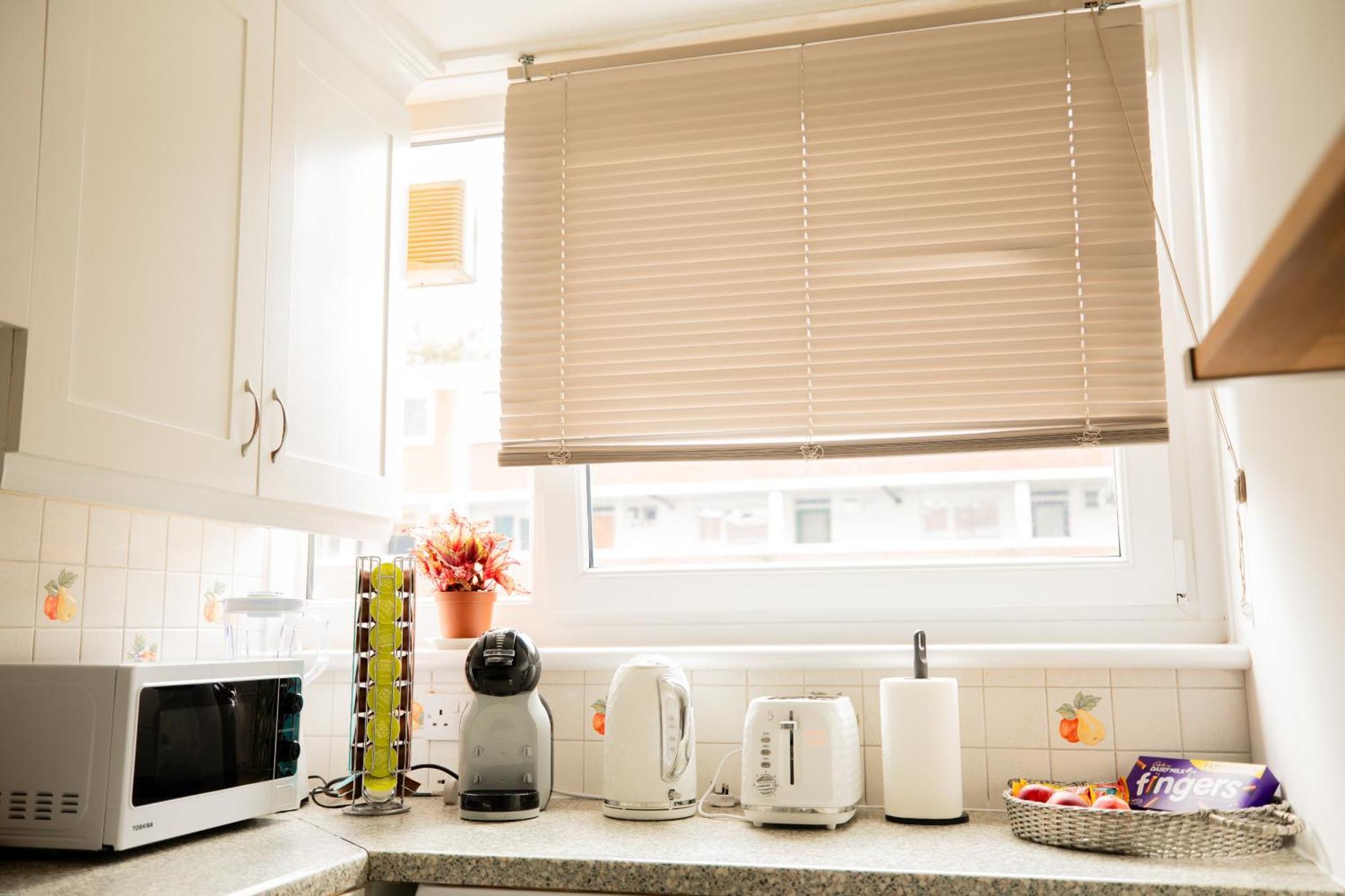 לונדון Bright And Spacious One Bedroom Apparment, Free Parking מראה חיצוני תמונה