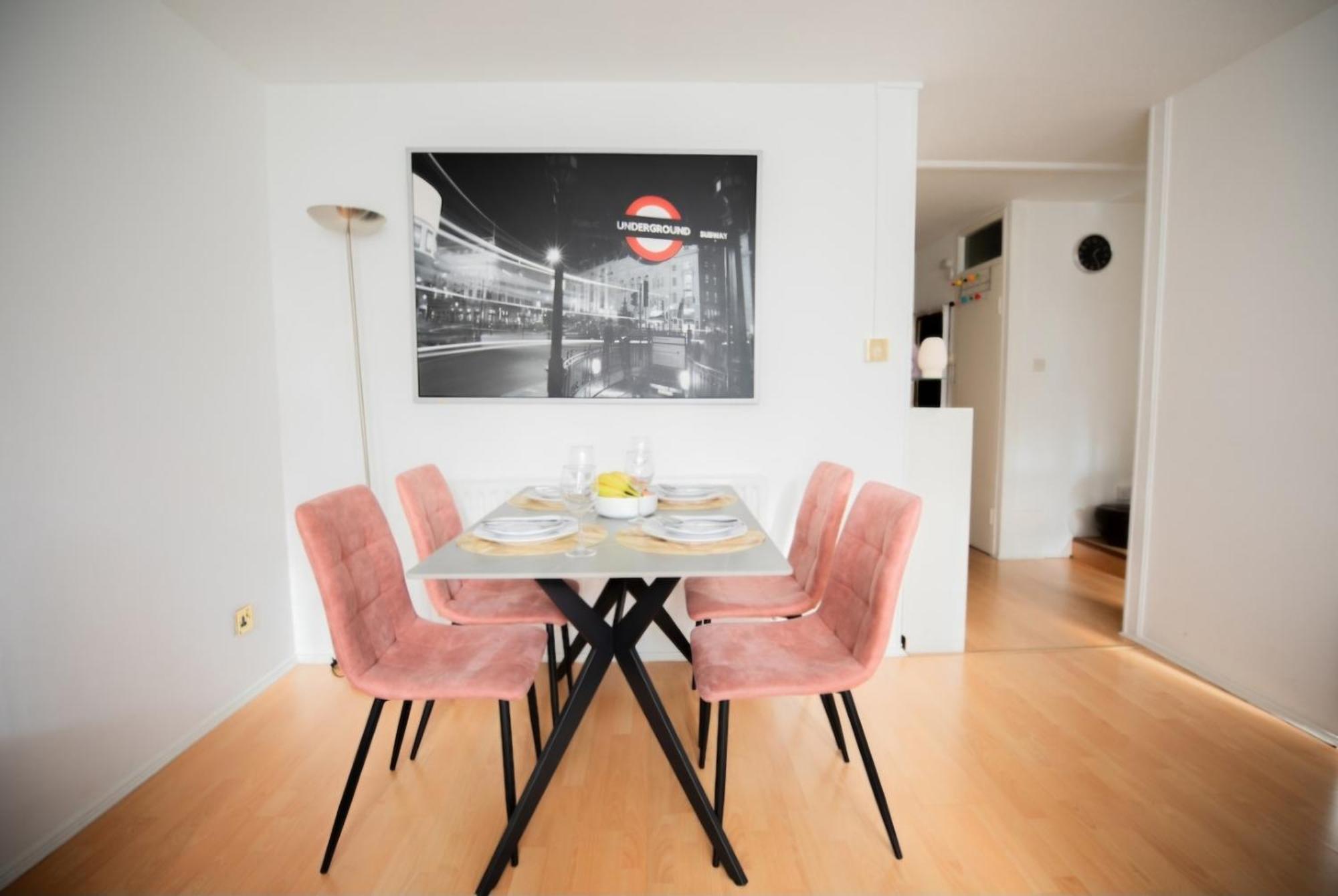 לונדון Bright And Spacious One Bedroom Apparment, Free Parking מראה חיצוני תמונה